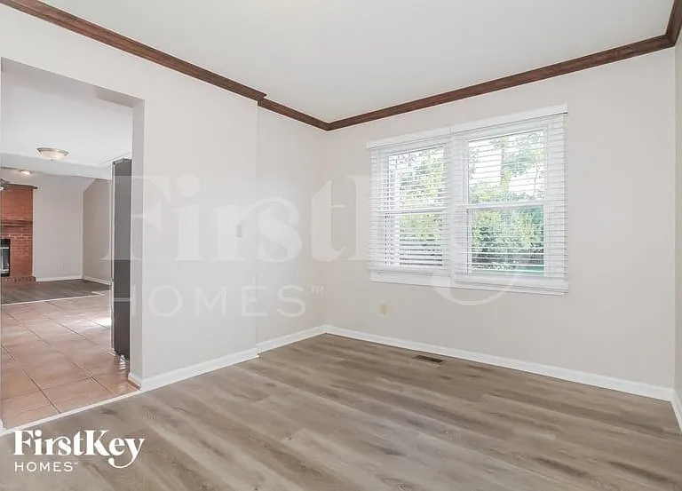 8635 Coran Dr — Photo 5