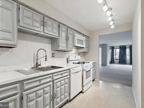5100 Convent Ln APT 326, Philadelphia, PA 19114