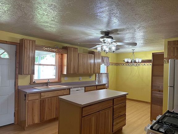 3rd image of 2905 Pershing Blvd