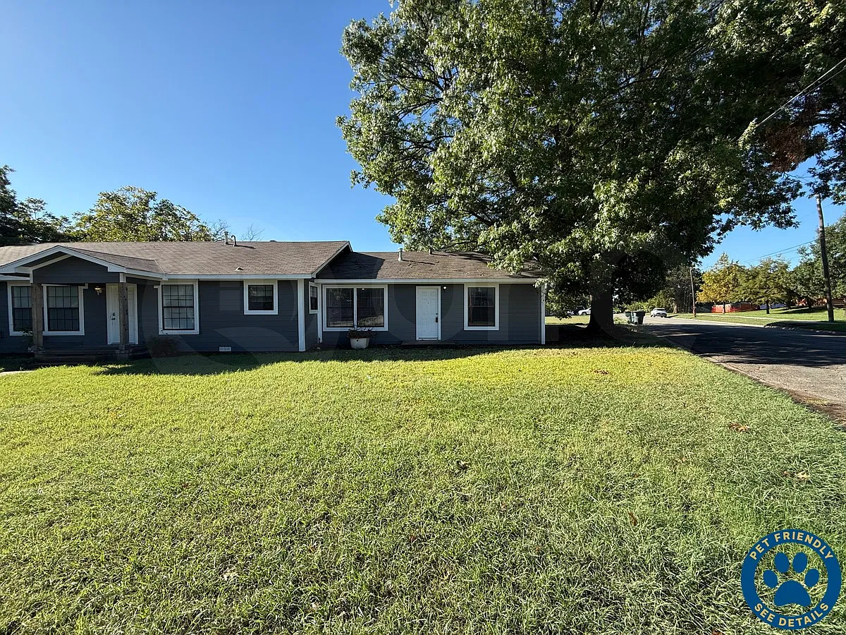 2 bed, 1.0 bath, 1000 sqft, $1,050 — Photo 1