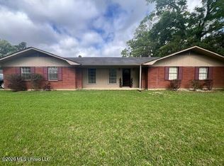 100 Brookfield Dr, Natchez, MS 39120