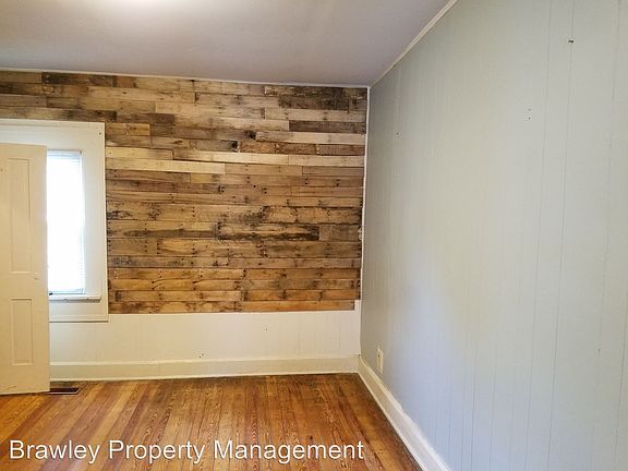 4th image of 208 E Grimes Ln
