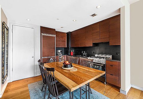 5th image of 540 W 28th St APT 8F