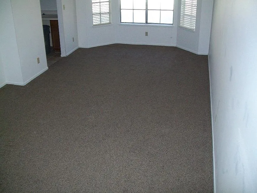 4 bed, 1856 sqft, $2,175 — Photo 2