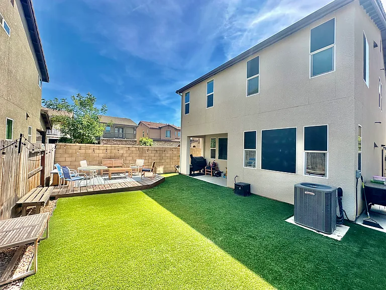 241 Aria Ave S — Photo 33