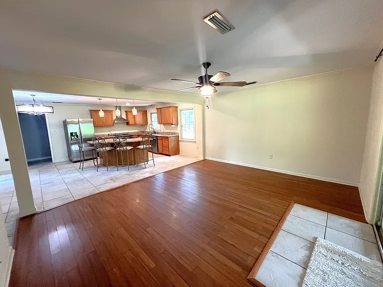 204 Heritage Blvd — Photo 2