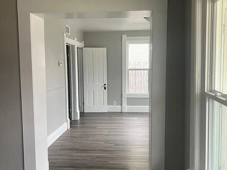 413 Green St — Photo 3