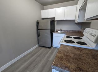 2010 22nd St W #1-BEDROOM, Saskatoon, SK S7M0V1