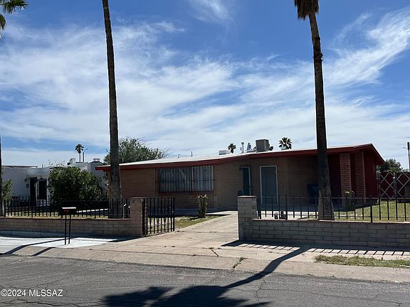 2nd image of 821 W Hawaii Dr