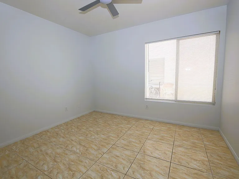 554 Campus Oaks Ct — Photo 16