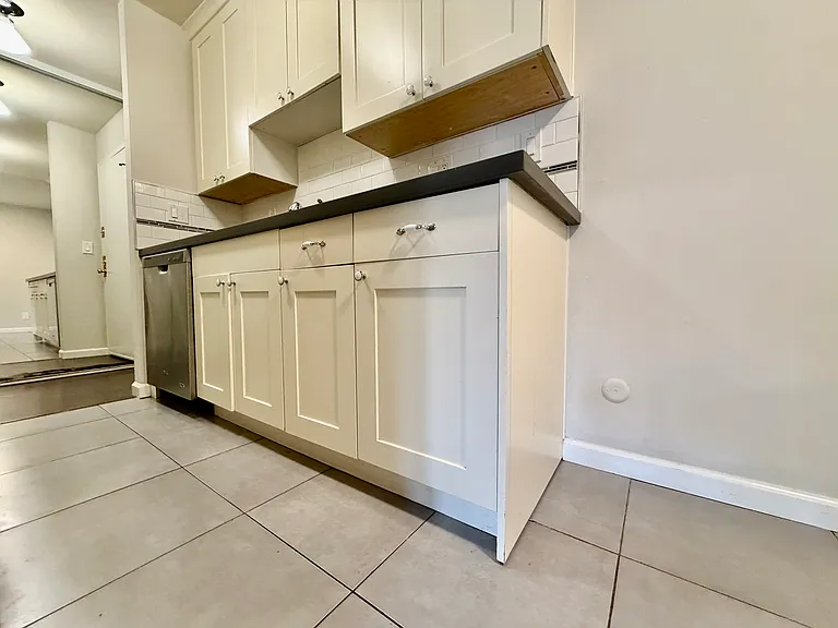 382 Adams Street — Photo 9