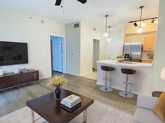 4th image of 533 NE 3rd Avenue #419