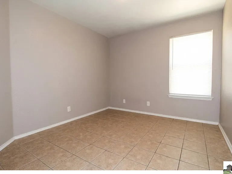 304 Jeff Gordon Dr #A — Photo 8