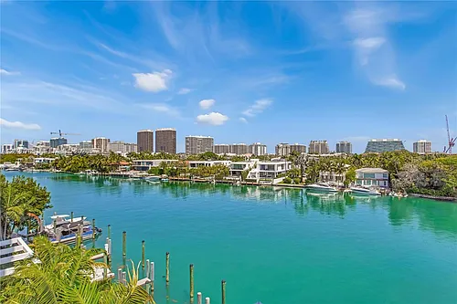 9221 E Bay Harbor Dr #511/512 Photo 1