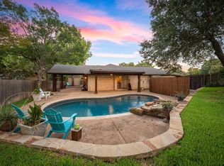 902 Elmwood Ct, Euless, TX 76039