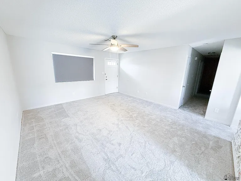 8558 E 38th Ln — Photo 6