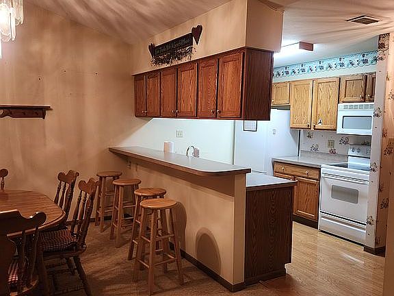 3rd image of 15378 Sprucevale Rd #A