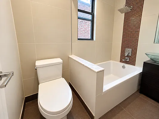 Bathroom, photo 2