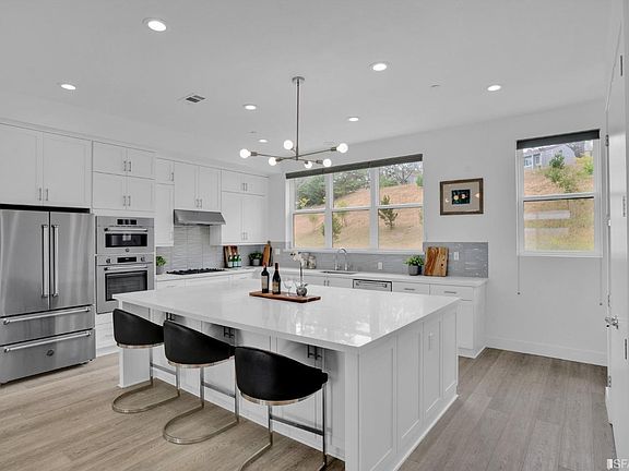 5th image of 3375 Shannon Pl