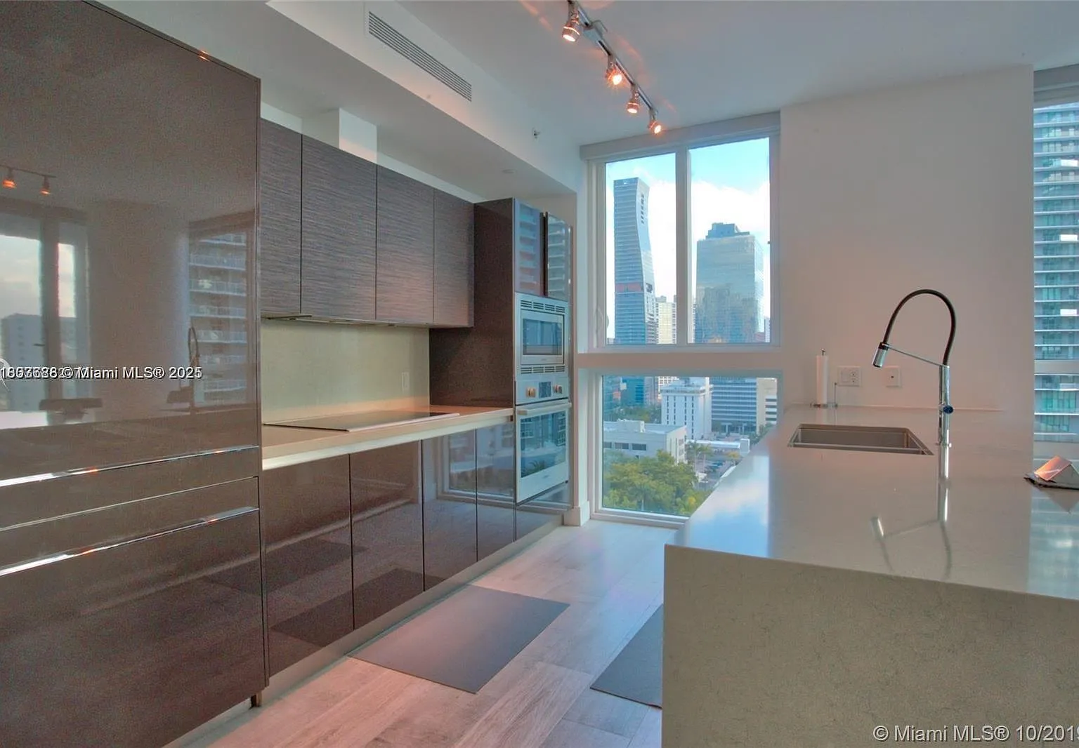 2 bed, 1134 sqft, $5,800 — Photo 4