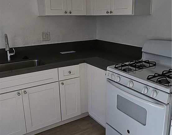 4th image of 5742 Fullerton Ave APT 2
