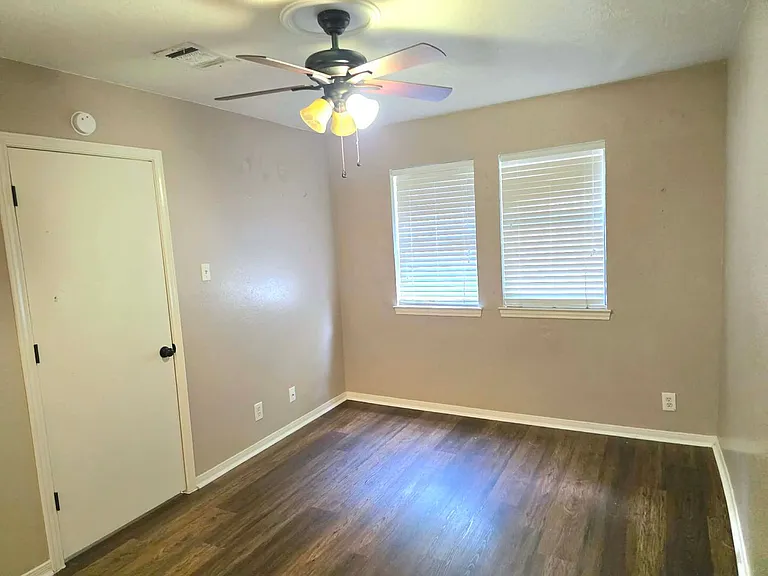 2912 Stewart Dr — Photo 17