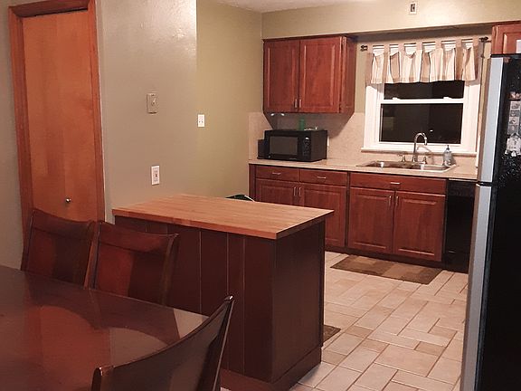 5th image of 302 W 3rd St