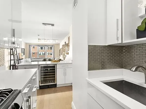 160 East 27th Street image 4 of 5