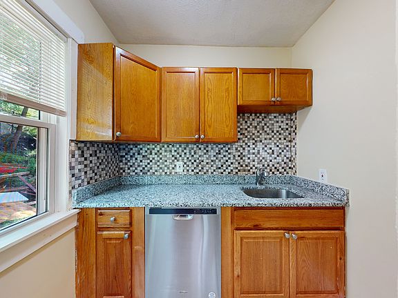 5th image of 50 Willowwood St #11