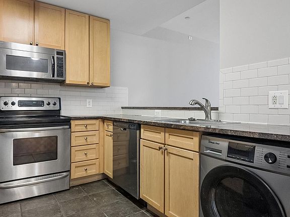 4th image of 111 S 15th St APT 1508