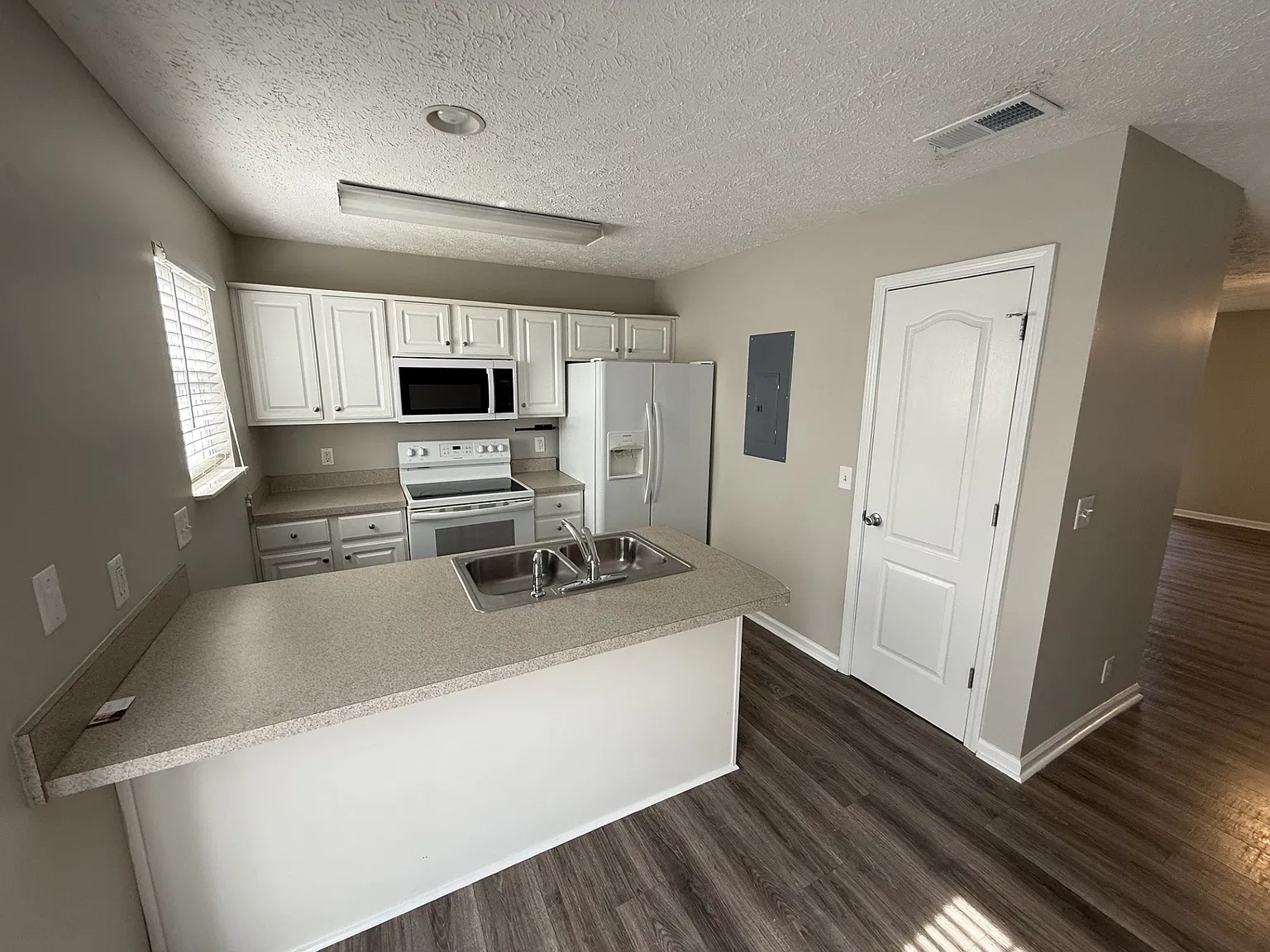 951 Seven Oaks Boulevard - 1 — Photo 3