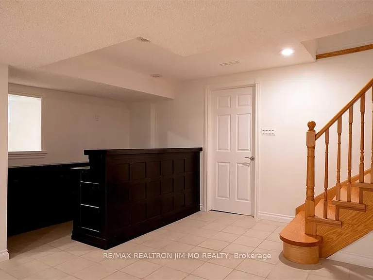35 McKay Cres — Photo 11