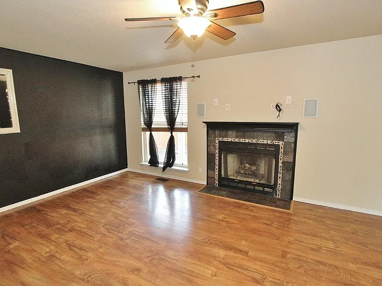 6153 N Portsmouth Ave — Photo 11