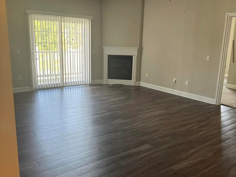 Contemporary Home Suites — Photo 7