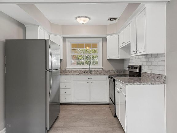 5th image of 724 Queen Elizabeth Dr