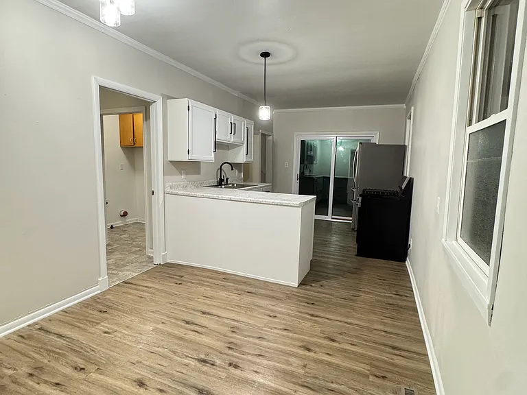 234 Foster St — Photo 3