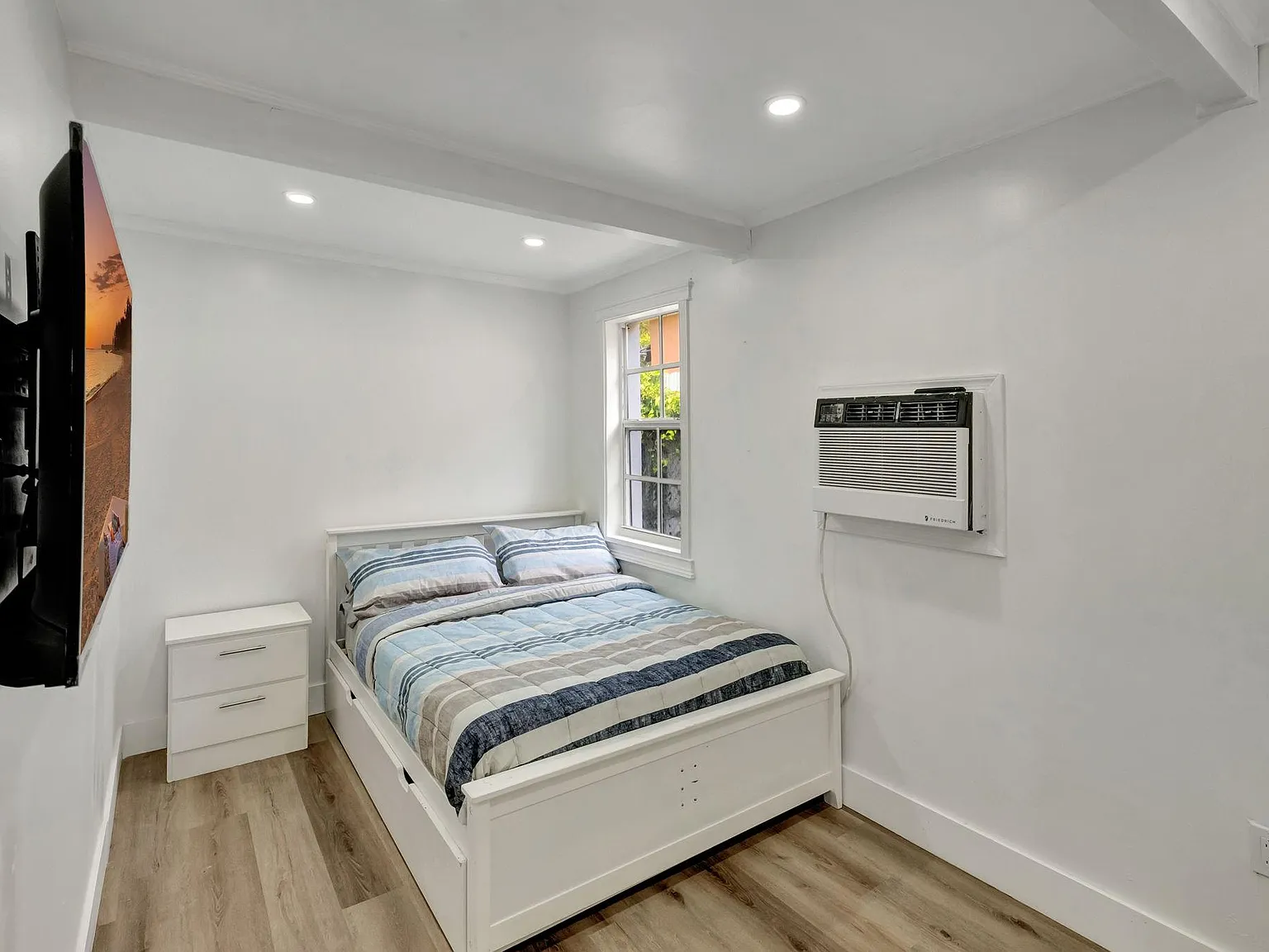 4 bed, 2.0 bath, 1688 sqft, $1,209 — Photo 2