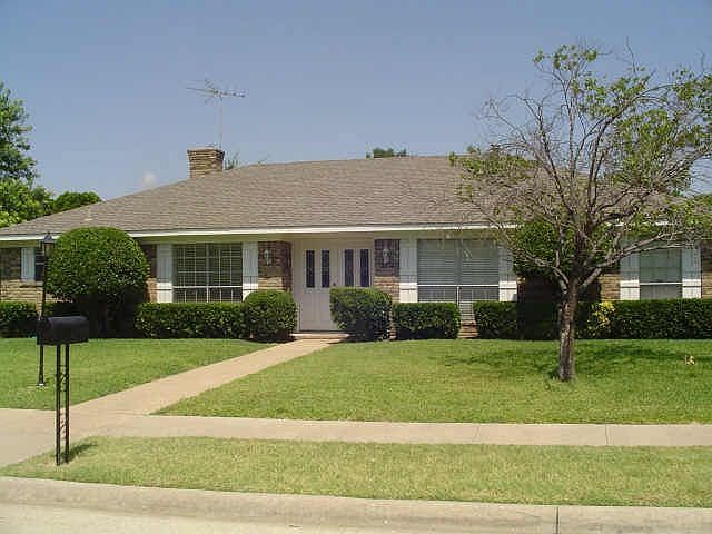 1st image of 303 Shamrock Pl