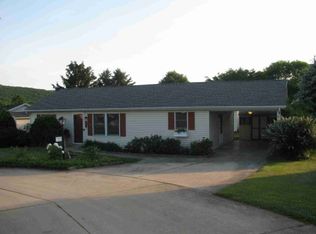 241 Laurel Ct, Pine Grove, PA 17963