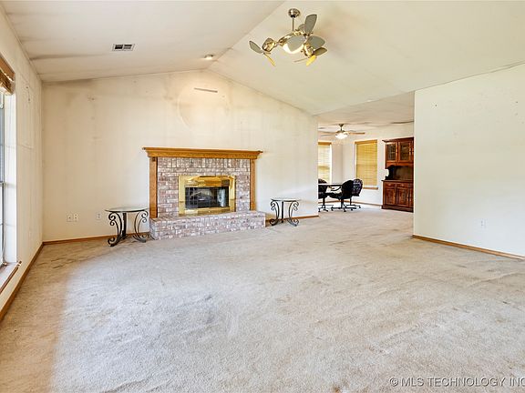 3rd image of 25226 S Holliday Dr