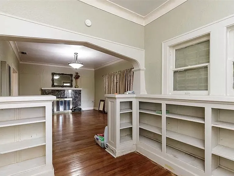 208 E Ligustrum Blvd — Photo 5