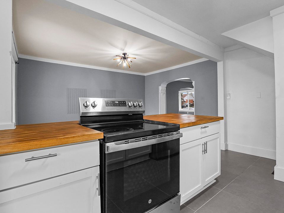 247 Moss St, photo 11