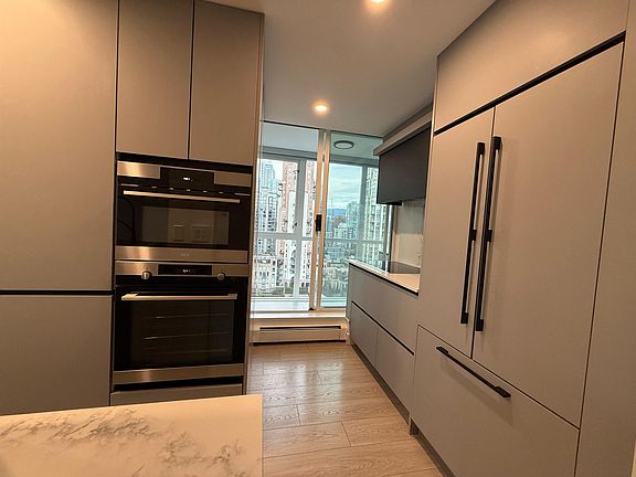 5th image of 289 Drake St #1801