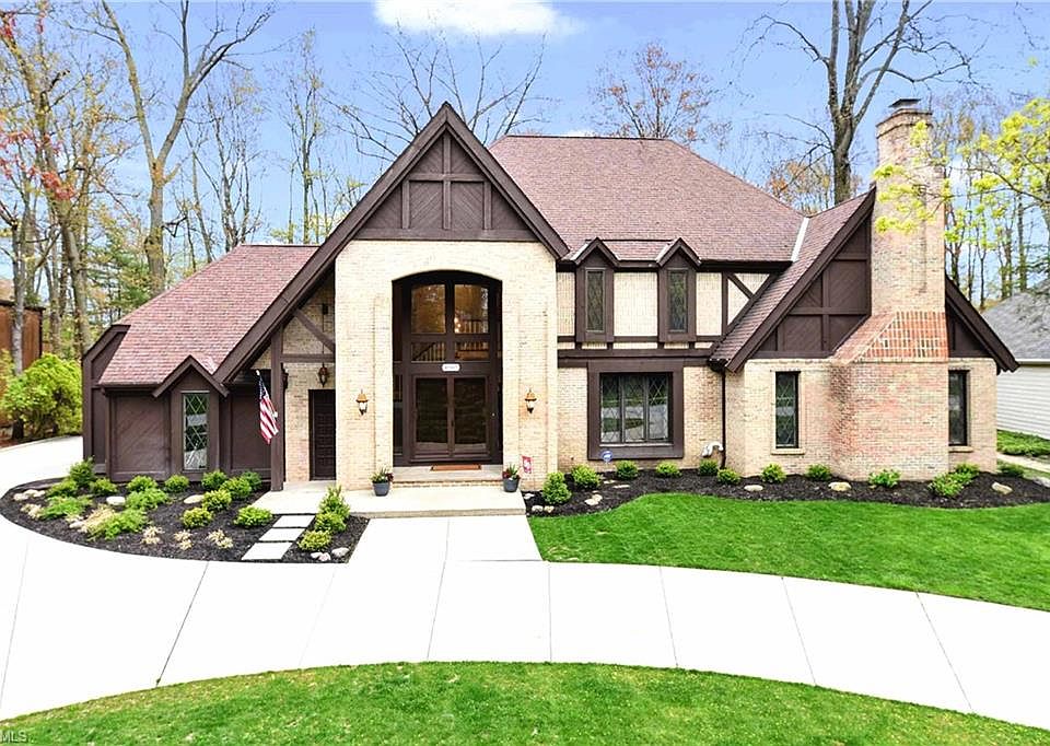 1st image of 31107 Roxbury Park Dr