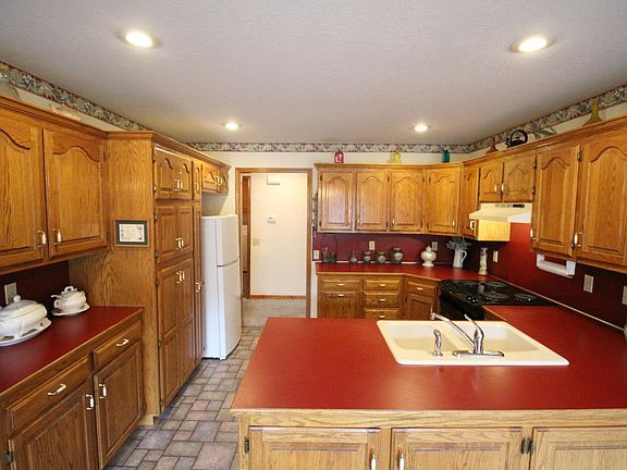 2nd image of 899 E Nottingham Ln