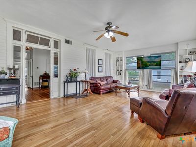 619 S Comal Ave, New Braunfels, TX, 78130
