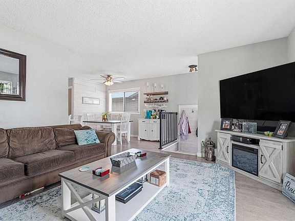 5th image of 51 E Aberdare Way NE