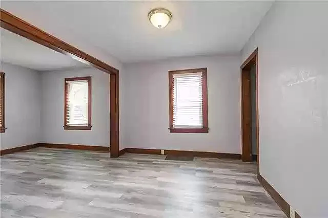 912 N Strode St — Photo 2