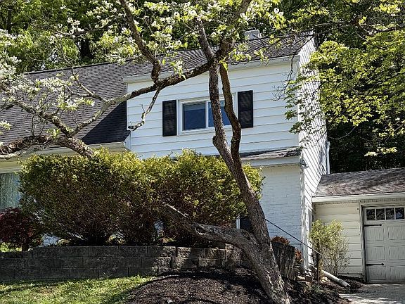 4th image of 10 Jacqueline Dr