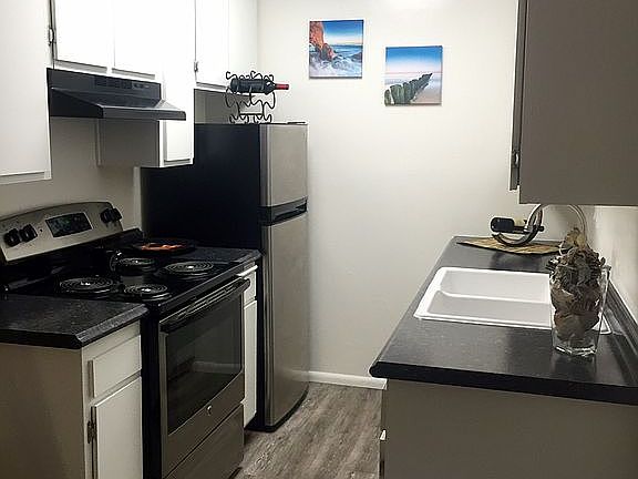2nd image of 1855 Diamond St Unit 310